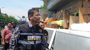 20251003_Menteri-Keuangan-Purbaya-Yudhi-Sadewa-saat-cek-barang-sitaan_1.jpg