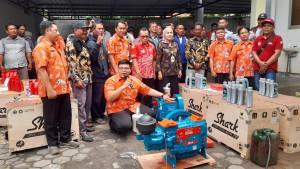 20251003_Pemkab-Kendal-menyalurkan-bantuan-berupa-mesin-kapal_1.jpg
