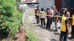 20251003_Polres-Sragen_cek-lokasi-longsor.jpg