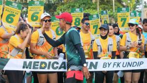 20251005-_-Sekda-Jateng-Sumarno-Menyapa-Peserta-Medica-Run-Undip.jpg