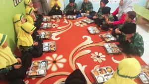 20251006_Makan-Bergizi-Gratis-di-Cilacap.jpg