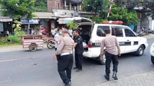 20251006_Mobil-ambulans-mengevakuasi.jpg