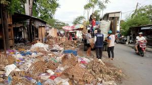 20251006_Timbunan-sampah-di-Pasar-Banjarsari-Pekalongan_1.jpg