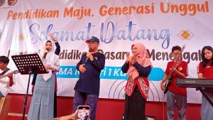 20251007_Mendikdasmen-RI-Prof-Abdul-Muti-di-Kudus_1.jpg