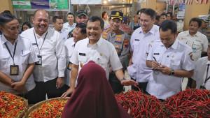 20251008-_-Gubernur-Ahmad-Luthfi-di-Pasar-Legi-Solo.jpg