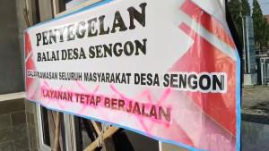 20251008_Balai-desa-jepara-disegel.jpg