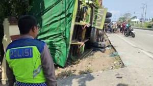 20251008_EVAKUASI-TRUK-Polisi-saat-menangani-olah-TKP.jpg