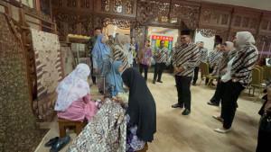 20251008_PEMBATIK-RIFAIYAH-Bupati-Batang-M-Faiz.jpg