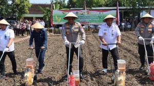 20251008_polres-sragen_tanam-jagung-serentak.jpg