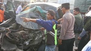 20251009_mengevakuasi-kendaraan-kecelakaan.jpg