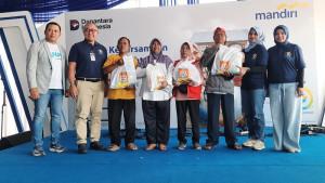 20251010_Bank-Mandiri_Serahkan-paket-sembako.jpg