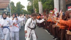 20251011_DEFILE-ATLET-Sejumlah-atlet-peserta-PON-Bela-Diri-Kudus.jpg