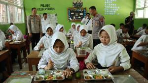 20251012_PENYALURAN-SPPG-di-Kebumen_1.jpg