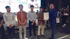 20251012_Wali-Kota-Tegal-Dedy-Yon-Supriyono-menyerahkan-KTP_1.jpg