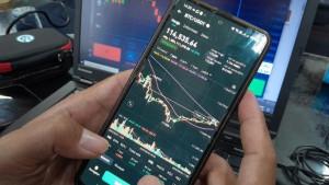 20251013_Trader-kripto-di-Semarang_1.jpg