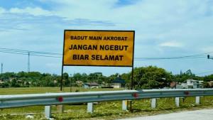 20251014_Rambu-peringatan-jenaka.jpg