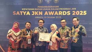 20251014_TERIMA-PENGHARGAAN-Badan-Usaha.jpg