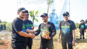 20251015_Pemprov-Jateng_Penanaman-Mangrove.jpg