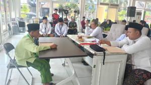20251016-_-Santri-Kendal-Baca-Kitab-Kuning.jpg