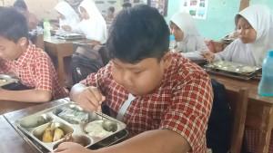 20251017_MBG-di-SDN-2-Kebonagung-Pekalongan_1.jpg