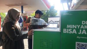 20251019-_-Tukar-Minyak-Jelantah-Gunakan-Mesin-U-Collect-SPBU-Sultan-Agung-Semarang.jpg