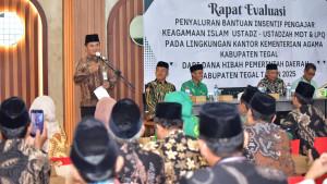 20251020_Penyaluran-Bantuan-Insentif-Pengajar-Keagamaan.jpg