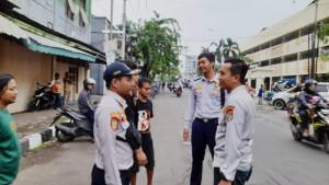 20251020_Petugas-Dishub-Kota-Pekalongan-mengelola-parkir_1.jpg