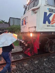 20251021_Kecelakaan-Kereta-vs-Truk.jpg