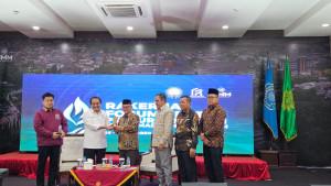 20251021_UMP_Mendikdasmen-terima-penghargaan.jpg