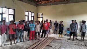 20251021_pekerja-bangunab-SMP-Negeri-2-Bantarkawung_1.jpg