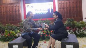 20251022_SERAHKAN-PRODUK-Duta-Besar-Inggris-untuk-Indonesia.jpg