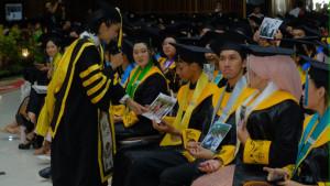 20251023-_-Rektor-UKSW-Salatiga-Berbincang-dengan-Wisudawati.jpg