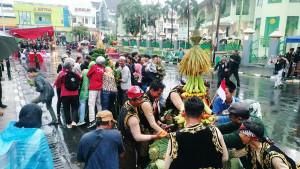 20251024_Gunungan-di-acara-ruwatan-alun-alun-Johar_1.jpg