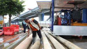 20251024_Pemprov-Jateng-tambah-pompa-mobile-atasi-banjir-di-Semarang_1.jpg