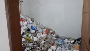 20251025_PENUH-SAMPAH-Kondisi-di-dalam-rumah.jpg