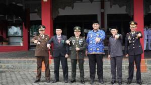 20251028-_-Foto-Bersama-Ketua-DPRD-Jepara.jpg
