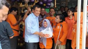20251028_Gubernur-Jateng-Ahmad-Luthfi-dan-anak-disabilitas_1.jpg
