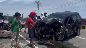 20251028_KECELAKAAN-MAUT-Kondisi-mobil-yang-dikemudikan-pejabat.jpg