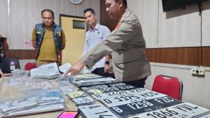 20251029-_-Ungkap-Kasus-Polisi-Curi-Mobil-Polisi-di-Lampung.jpg