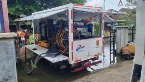 20251029_Pemkot-Semarang_Penanganan-banjir-pakai-pompa.jpg
