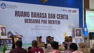 20251030_DISKUSI-SOAL-BAHASA-Mendikdasmen-Abdul-Muti.jpg