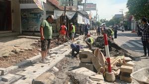20251031-_-Perbaikan-Drainase-Jalan-HM-Subchan-ZE-Kudus.jpg