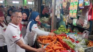202510Sejumlah-ASN-Pemkab-Kudus-berbelanja-di-Pasar-Tradisional-Kliwon_1.jpg