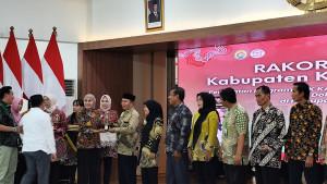 20251102_Bupati-Kendal-Dyah-Kartika-Permanasari-apresiasi-kepala-desa_1.jpg
