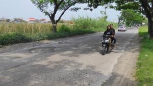 20251105-_-Jalan-Rusak-Semarang-Demak-via-Onggorawe.jpg