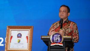 20251105_Wali-KOta-Pekalongan-raih-Top-GPR-Award.jpg