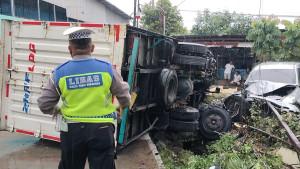 20251105_kecelakaan-truk-2.jpg