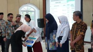 20251106_PENYERAHAN-BANTUAN-Bupati-Kebumen-Lilis-Nuryani.jpg