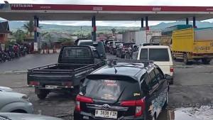 20251109_Antrean-kendaraan-di-SPBU-Bengkulu_1.jpg