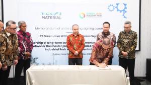 20251109_Penandatanganan-kerjasama-pabrik-KEK-Batang.jpg